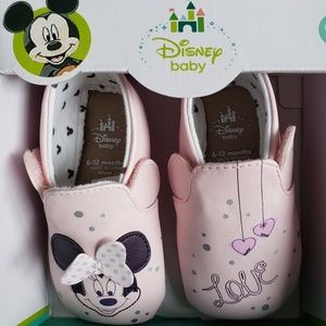 SOLD. Minnie Mouse Shoes